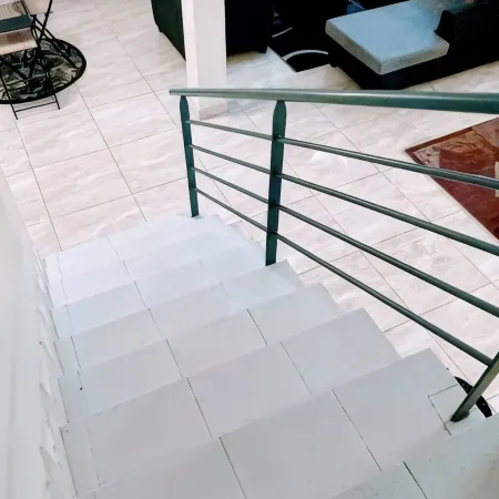 La Siesta Abidjan-Charming 2-bedroom Split-Mezzanine level apartment; WiFi-AC.