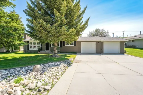 Stylish 2BR/2BA Retreat – Pet-Friendly, Patio, Workspace. Wifi. - 4-Star