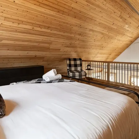 Cozy Chalet in Pocono Lake.