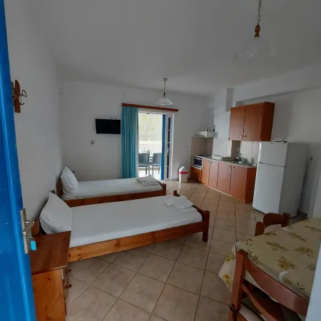 Matina Apartments Tyros