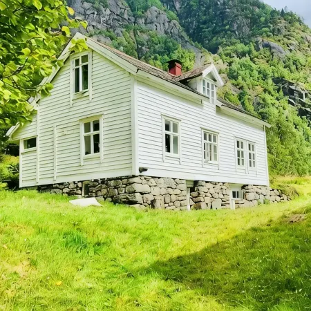 Original fjord house in its own beautiful fjord arm of the Sognefjord Отели в г. Вик
