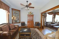 4-bedroom house in historic Berkeley Springs with AC, WiFi & Hot Tub