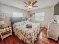 DuckUtopia-Pool/HotTub/Private Dock/0.3mi to Beach