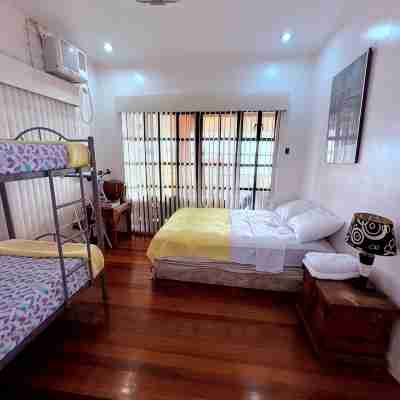 Lakefront Getaway, Taal Volcano Views. Perfect for Relaxation & Adventure! Rooms