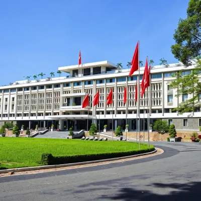 Cozrum Homes - Retro House Hotel dekat Stadion Thong Nhat