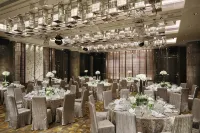 Royal Plaza Hotel - Parking
