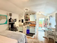Oceanfront Studio Suite:Ocean Access, Boardwalk, Dock, BBQ, Kayaks & Crab Traps! 수크 호텔
