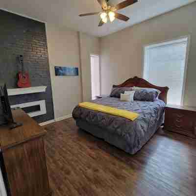 Downton Memphis 5 min walk to Fedex Forum and Beale St. - Completely renovated. Rooms