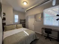 Luxe Loft vibe –4BR/3BA Apt– King Suite-11 minutes from downtown-Families-Groups Hotels near Bronzeville Children's Museum