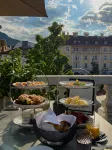 Meta Suites Historic City Living - sarapan