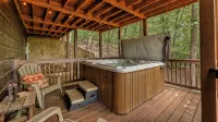 Peaceful Mountain Cabin in Mineral Bluff. Hot Tub, Fireplace & Easy Paved Access - Tiny houses