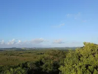 3-bedroom in lovely Amity Hall with WiFi, AC, Private Bathrooms, Best View - chambre d’hôtes