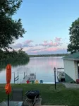Lakefront 1950s Boathouse - Hagerman Hideaway - Homestays