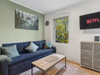 Vorstadtoase für 3 - Badewanne, Queensize-Bett, Netflix, Parken, Nähe BER Hotels in Eichwalde