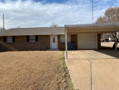 Spacious Lake Retreat 3BR Home Near Canton Lake w/ Huge Living Room Boat Parking