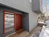 Spacious 4-bedroom townhome with amenities in Waterville Estates. Hotels in Campton