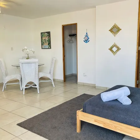 Caracoles #2 Apartment 7 Min to Airport & Free WI-FI