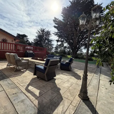 Spacious 4300 sq ft Bay Escape – On Golf Course & Near to Beach and Trials