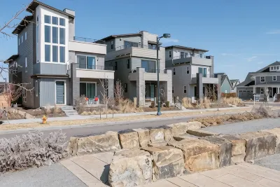 Spacious 4-bedroom house with WiFi, AC in delightful Central Park Denver Hotels in Stapleton