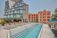 Hotel Indigo WILLIAMSBURG - BROOKLYN by IHG - piscina