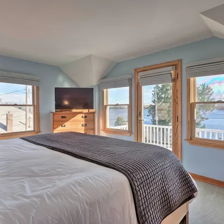 Rhode Island Haven: Walk to Greenwich Bay! Hotels in Warwick