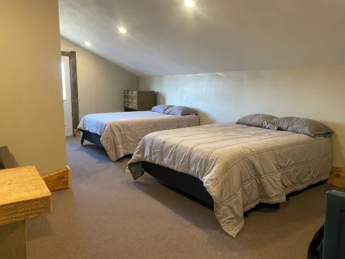 The Pedaler's Rest Retreat - Lakeside Tiny Home for 8 guests
