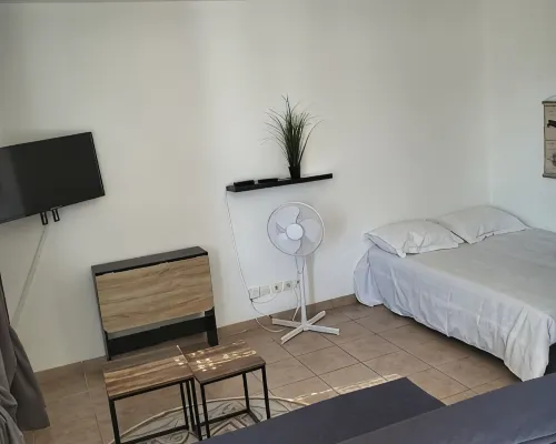212 Apartment 10 min DisneyLand Hotels in Montevrain