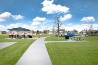 Modern Home w/ 2 Private Suites & Family-Friendly Amenities - Mins to Dia - Bungalows