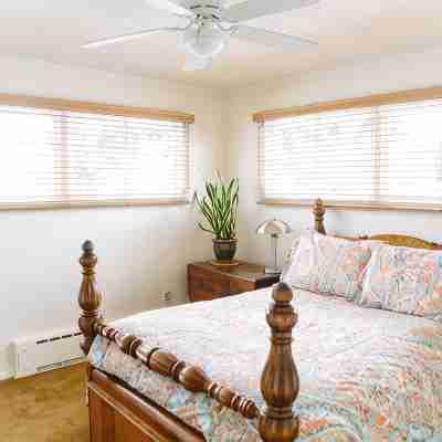 Spacious and conveniently located duplex Rooms