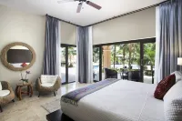 Beachfront Luxury Villa w/ Private Bartender, Chef and Full Staff -  Casas de vacaciones