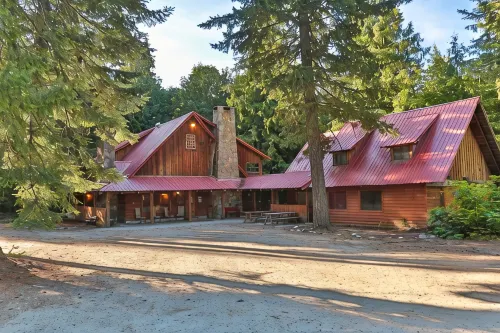 The Dirtyface Mountain Lodge Cup#1596Rustic Charm, Minutes to Leavenworth, Pool - Homestays