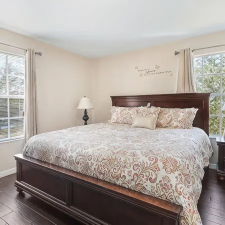 Paradise at Tower Lake 6 bedrooms with swimming pool/spa and movie theater