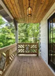 NEW LOG HOME in Hendersonville with fireplace, fire pit and Hot Tub