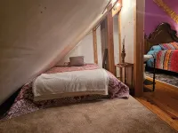 Nature Lovers Paradise- Rustic Cabin on 2 Acres with a Creek! Hotels in Cheatham County