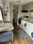 Cozy mobile home on the river in Benton City with WiFi and AC