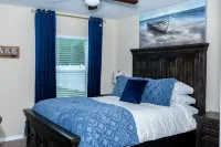Gorgeous Heated Pool Home Built in 2020 with Jacuzzi- 5.3 mi from INTL Airport… - Private Pool