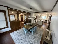 Roomy 5BR 1/4 mile from Main St - Wifi