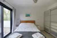 Trevone, Padstow-Modern Apartment minutes from sandy beach and SW coast path - 4-Star