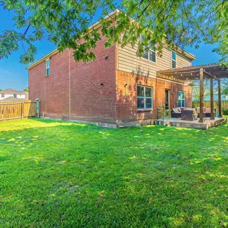 DFW Perfect Home with Garage Parking, Gated Yard,Business Amenities,Arcade game!