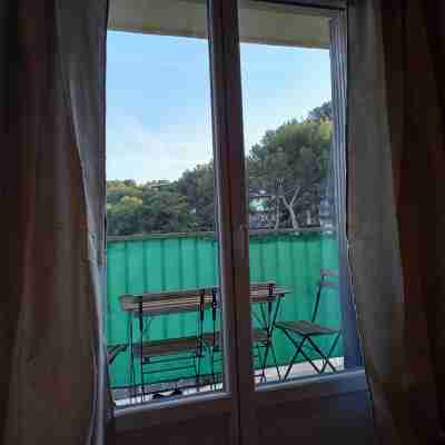 Cosy studio 2mn walk from the beaches small sea view Others