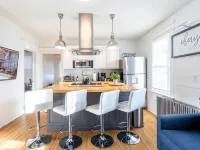 Charming &Spacious 3BD, 1BA, Fam-Friendly-Yard&Porch Hotels in Fairfield