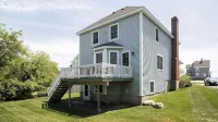 Beautiful Beach Home Only Seconds from the Sand! - balcón