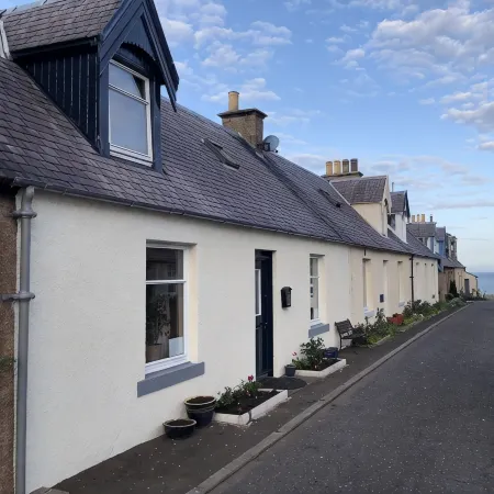 Charming fishermans cottage within minutes of beach and harbour Отели в г. Аймут