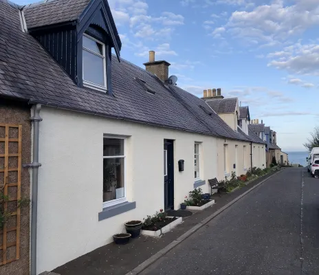 Charming fishermans cottage within minutes of beach and harbour
