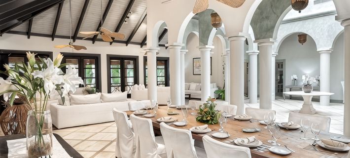 Walk to the beach from Tropical luxury Villa. Hotels in La Romana