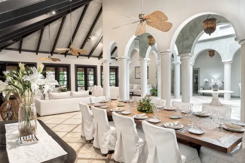 Walk to the beach from Tropical luxury Villa. - ジム