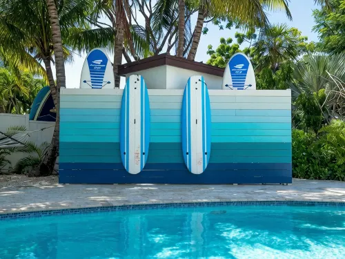 7 Mile Beach Beach Penthouse. Ocean views from Roof Terrace and a Pool Pavilion - 4-Star
