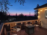 Modern Home with Game Room, Private Yard, Panoramic Views, 5B Sleeps 8+ - Boutique