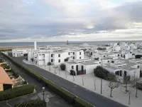4-person air-conditioned apartment with direct beach access