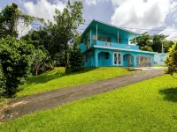 Rainforest Retreat 15 min from the beach ルキリョのホテル